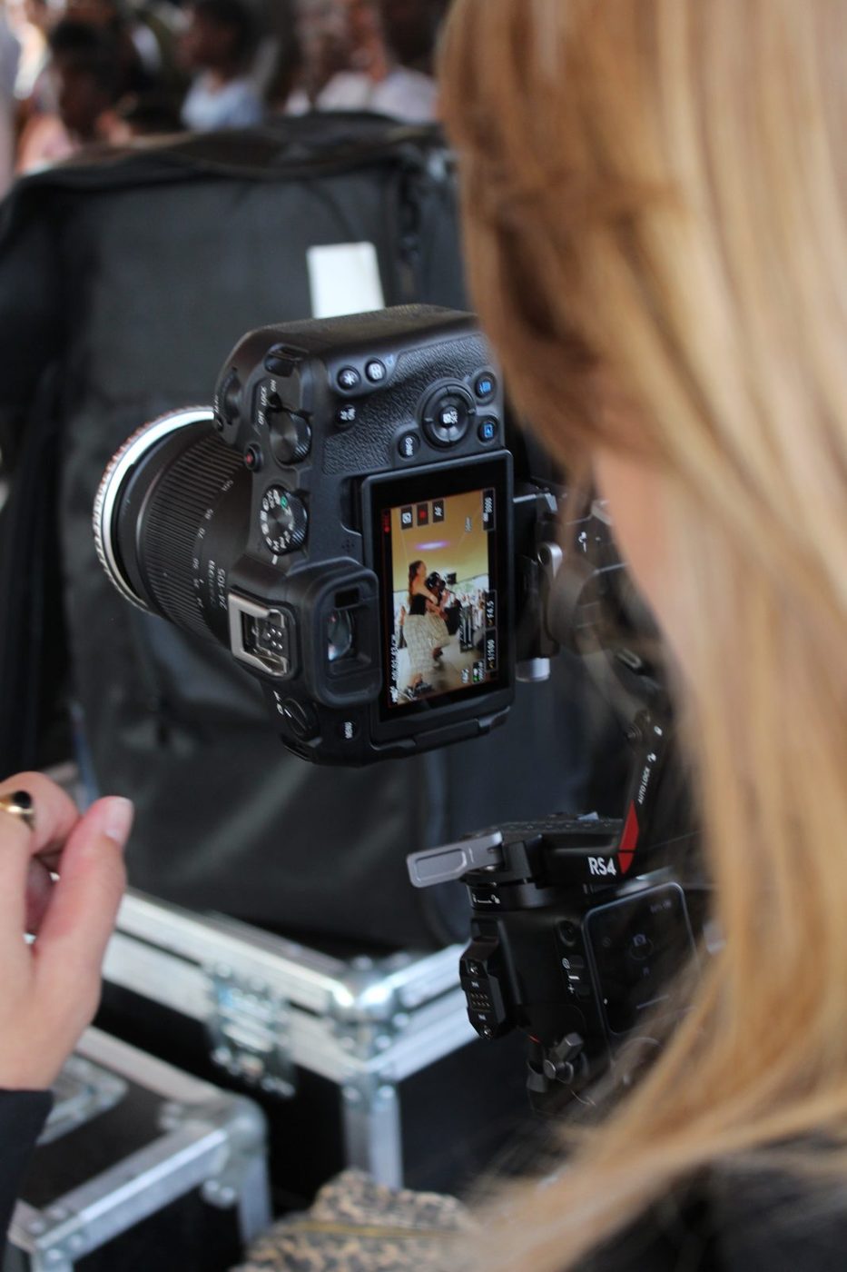 Achter de schermen: camera op gimbal tijdens een modeshow-opname
